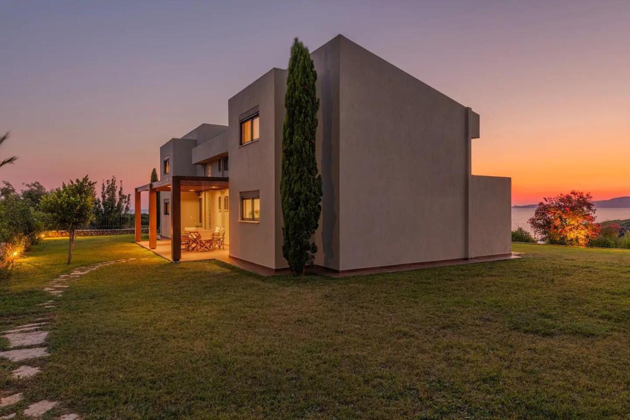 Villa Idyle - Beachfront Residence Tragána المظهر الخارجي الصورة