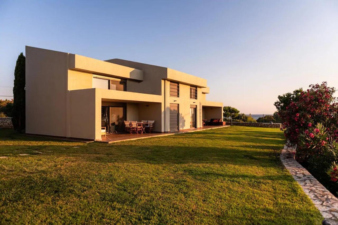 Villa Idyle - Beachfront Residence Tragána المظهر الخارجي الصورة