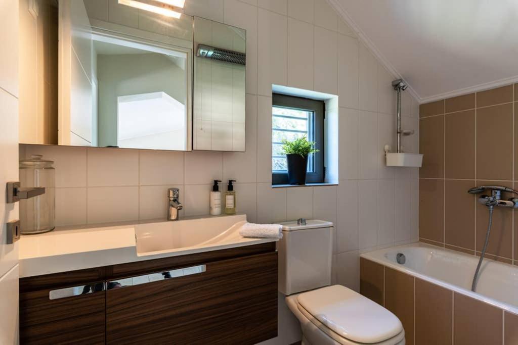 Villa Idyle - Beachfront Residence Tragána المظهر الخارجي الصورة